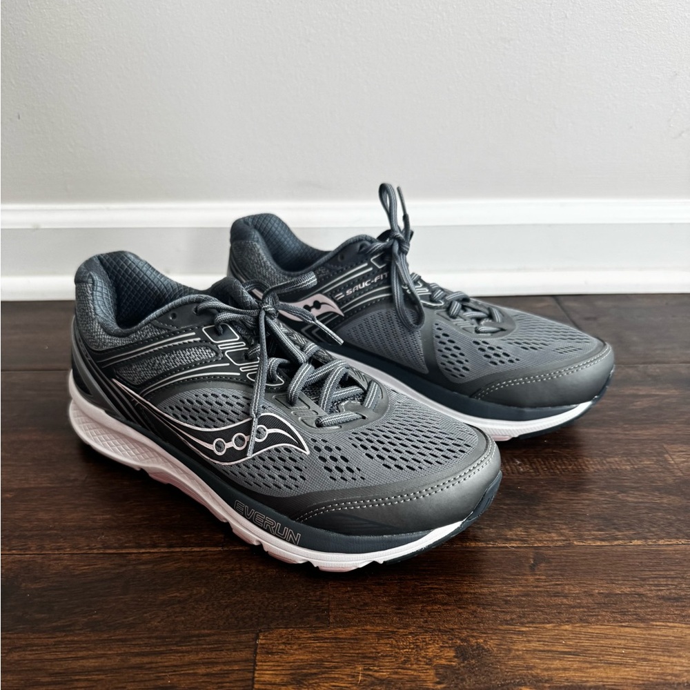 Saucony Charcoal Gray & Pink Athletic Sneakers Women’s size 9W (Like New)